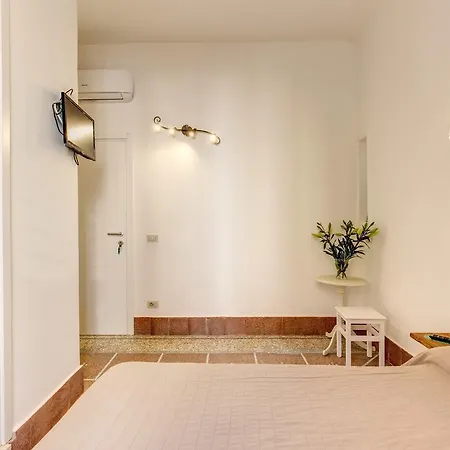 Colosseo Romeo فندق مبيت وإفطار 2*