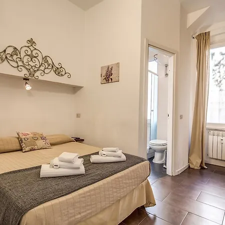 فندق مبيت وإفطار Colosseo Romeo روما